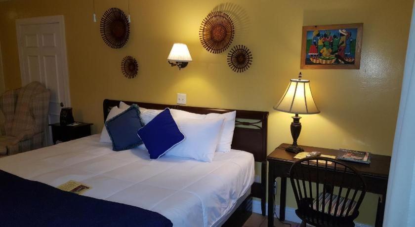 The Caribbean Court Boutique Hotel Vero Beach Exterior photo
