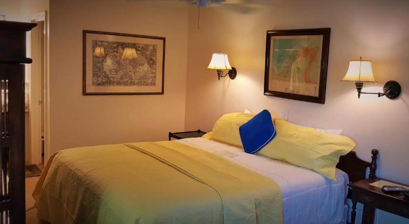 The Caribbean Court Boutique Hotel Vero Beach Exterior photo