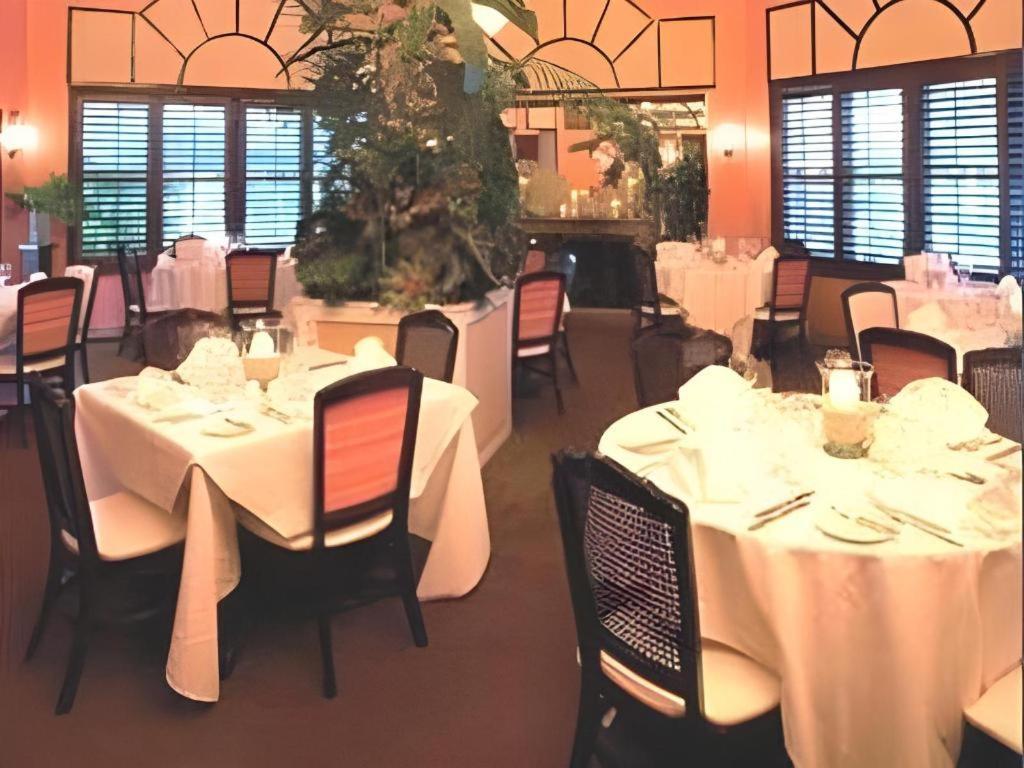 The Caribbean Court Boutique Hotel Vero Beach Exterior photo